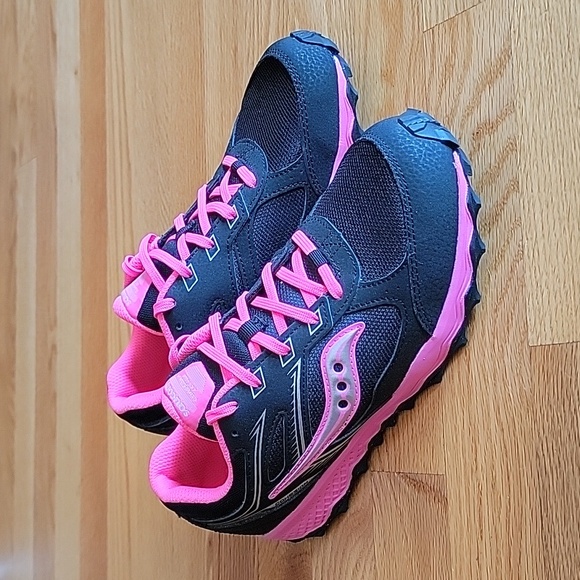 Saucony Cohesion Black and Pink Running Shoes - Picture 1 of 12